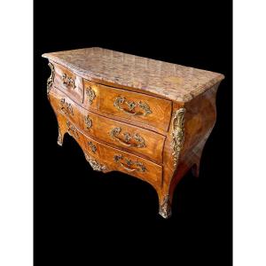 Commode tombeau Louis XV estampillée Léonard Boudin (1735-1807) reçu maître ébéniste