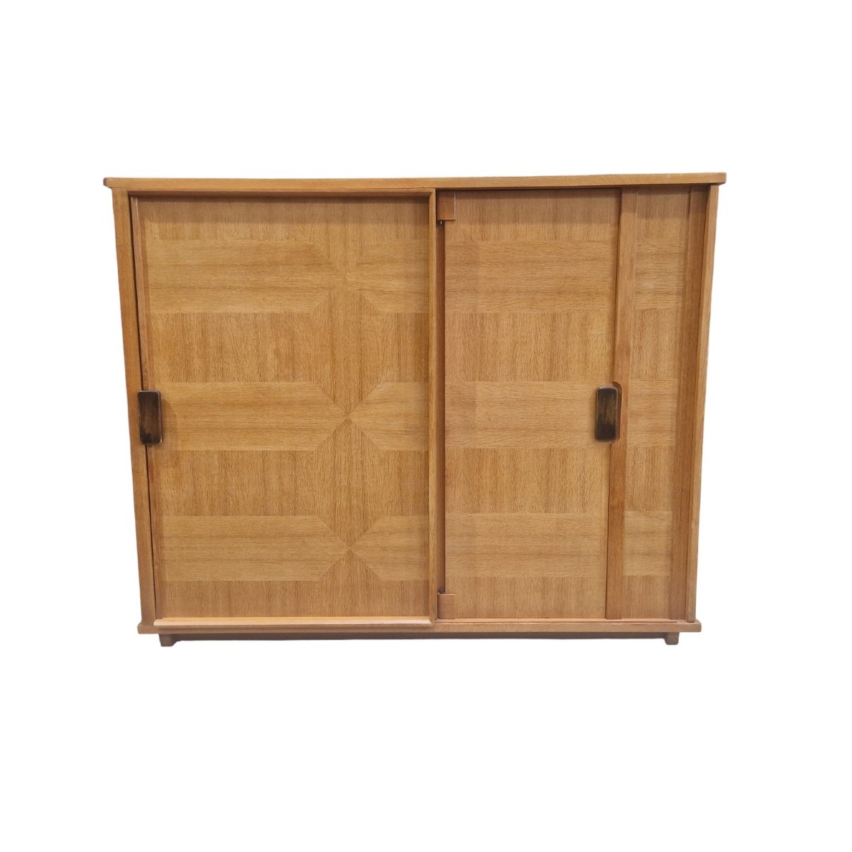 Grande armoire en chêne Guillerme et Chambron-photo-2