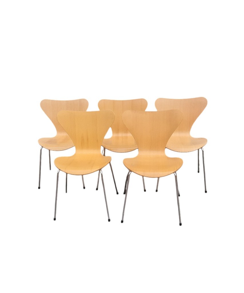 Suite de 5 chaises 3107, Arne Jacobsen