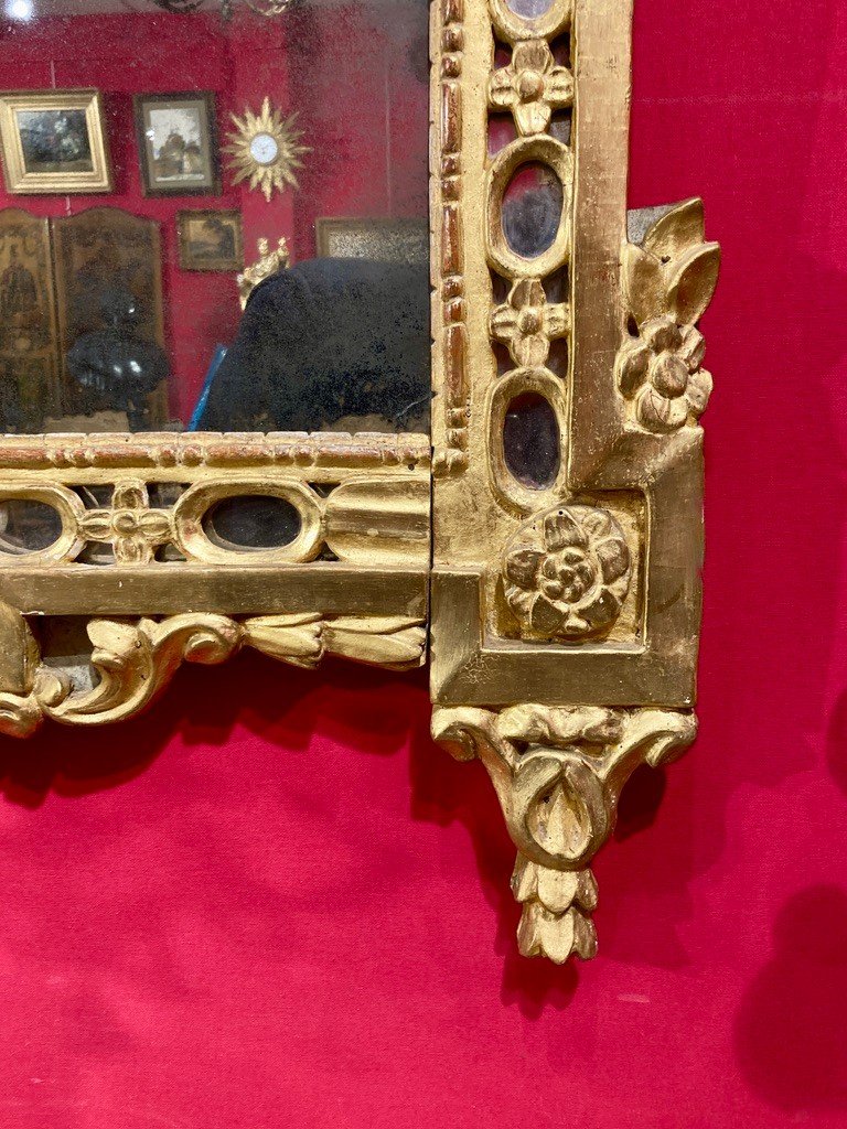 Mirror With Openwork Pediment In Re-gilded Wood With Carved Flower Vase Patterns. 18th Century Period-photo-3