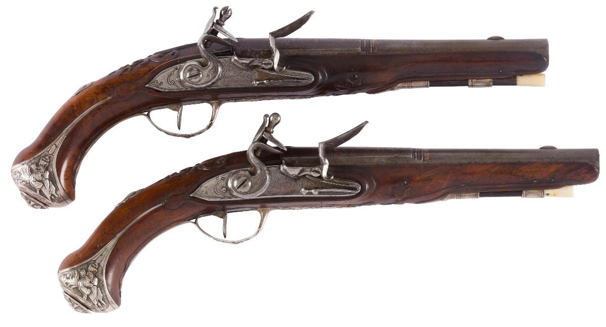 Pair Of Officer's Flintlock Pistols. Round Flat Cannons With Thunders Around 1760-1780.