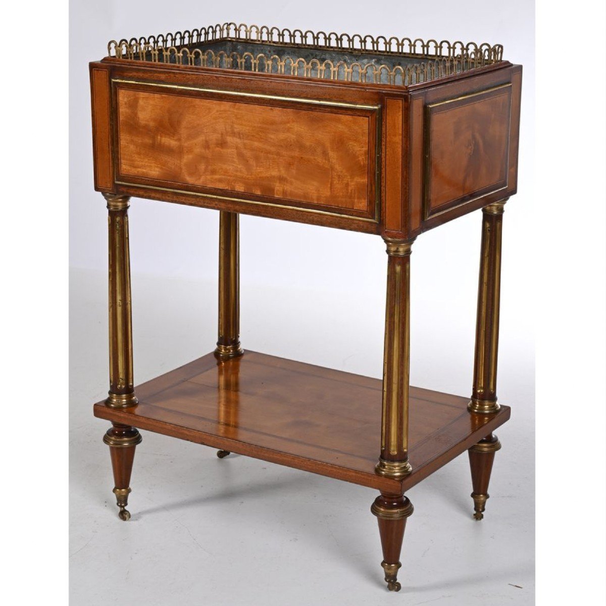 Jardinière d'époque Louis XVI Estampillée Avril
