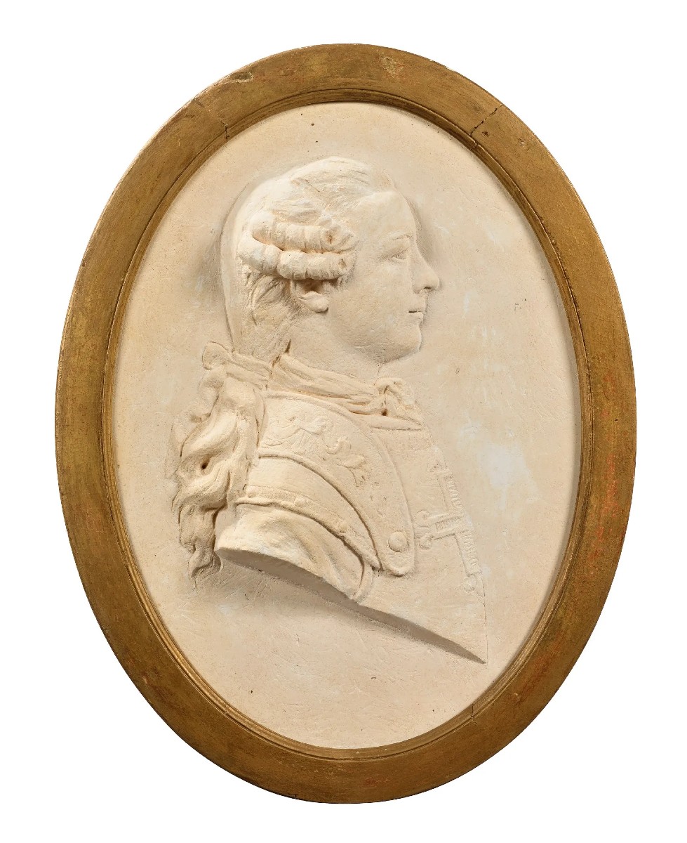 Large Plaster Medallion Depicting A Musketeer Of The King During The Louis XVI Period
