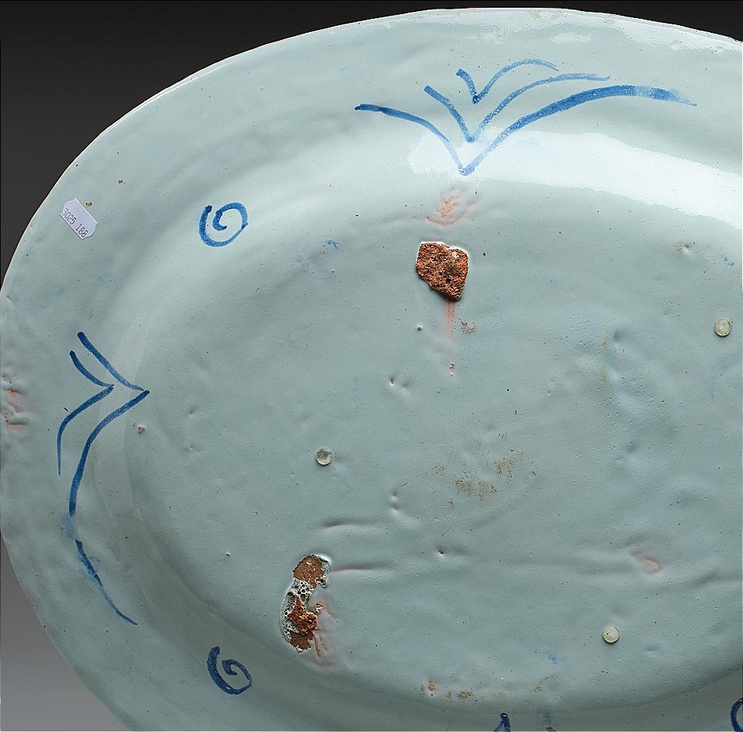 Grand plat ovale en faïence-photo-2