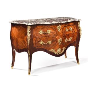 Elegante Commode Sauteuse Epoque Louis XV Estampill&eacute;e Erstet Jean Ulrich