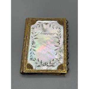 Carnet de bal en nacre et laiton doré, époque Charles X