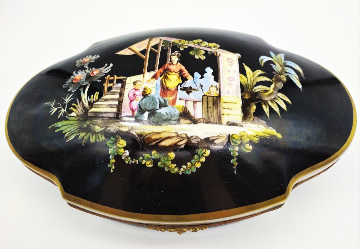 Grande Boîte En Porcelaine Peinte Décorée Aux Chinois XIXème-photo-2