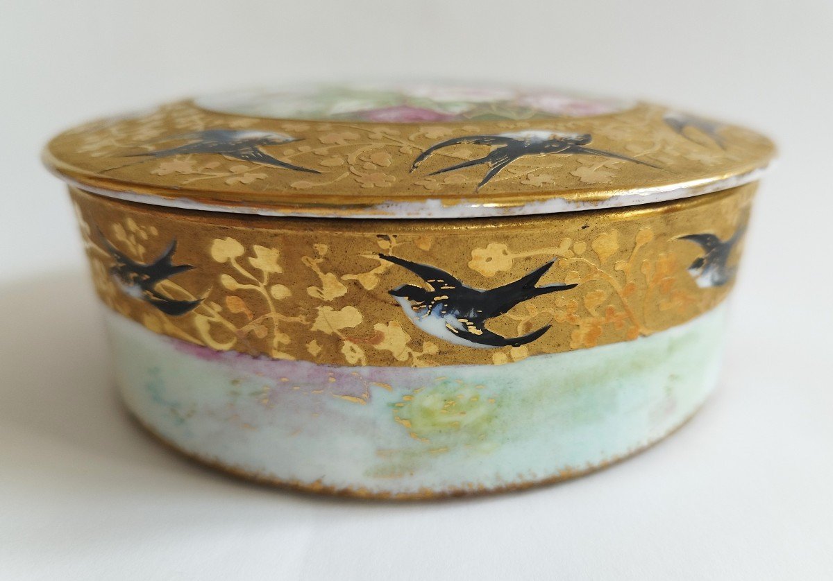 Hand Painted Porcelain Box Decorated With Roses And Swallows-photo-3
