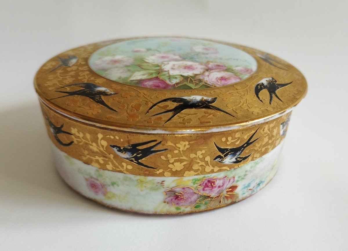 Hand Painted Porcelain Box Decorated With Roses And Swallows-photo-4