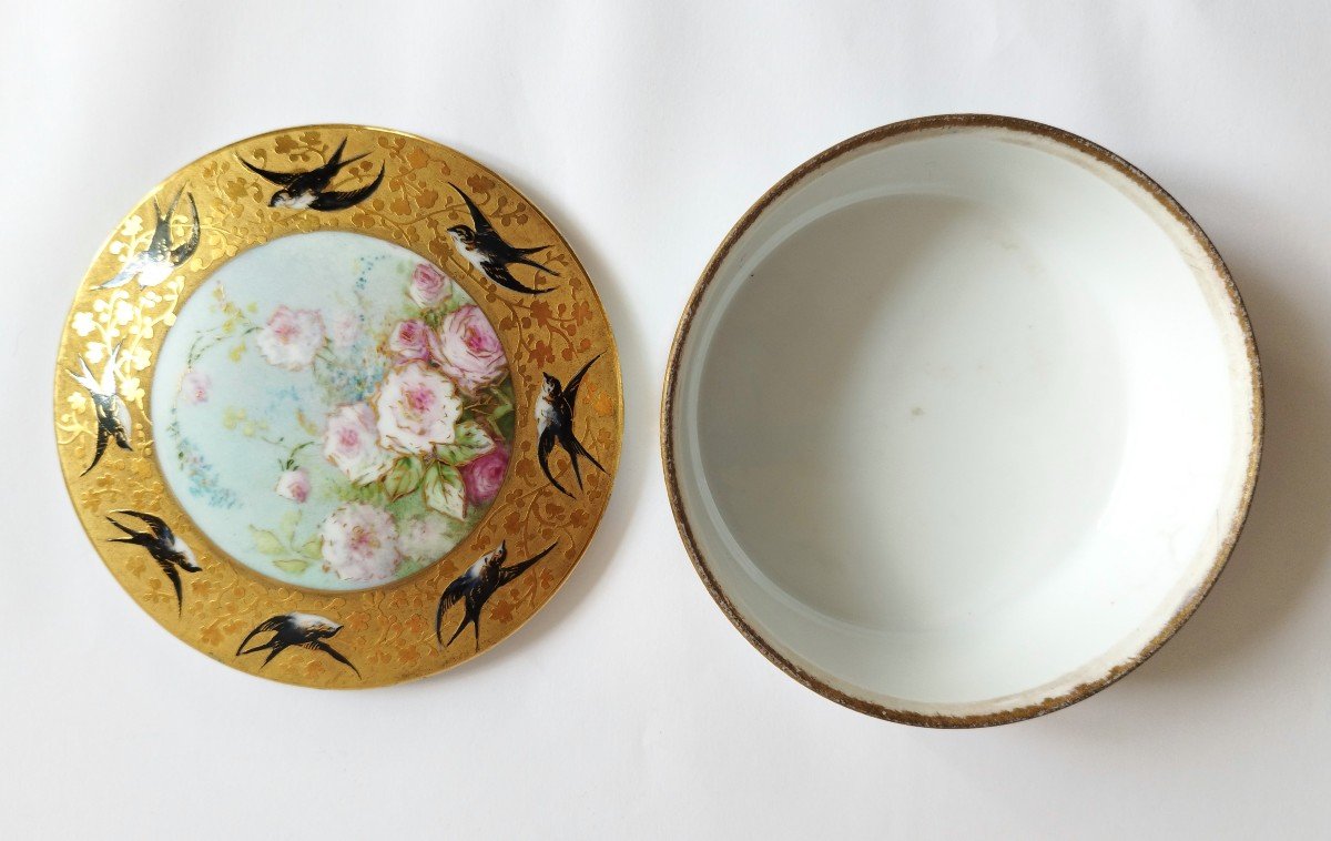 Hand Painted Porcelain Box Decorated With Roses And Swallows-photo-3