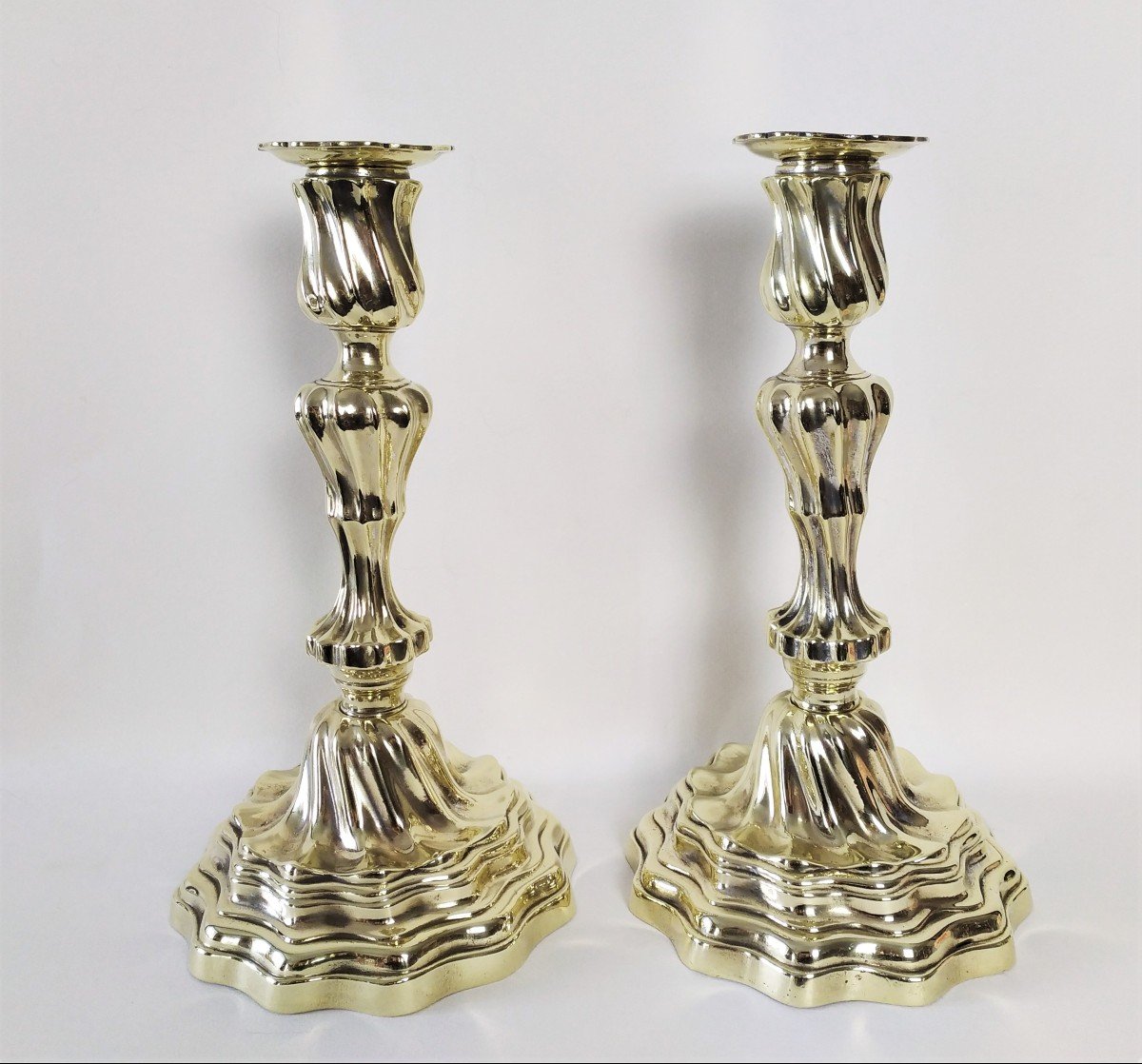 Paire De Bougeoirs  De Style Rocaille 18ème