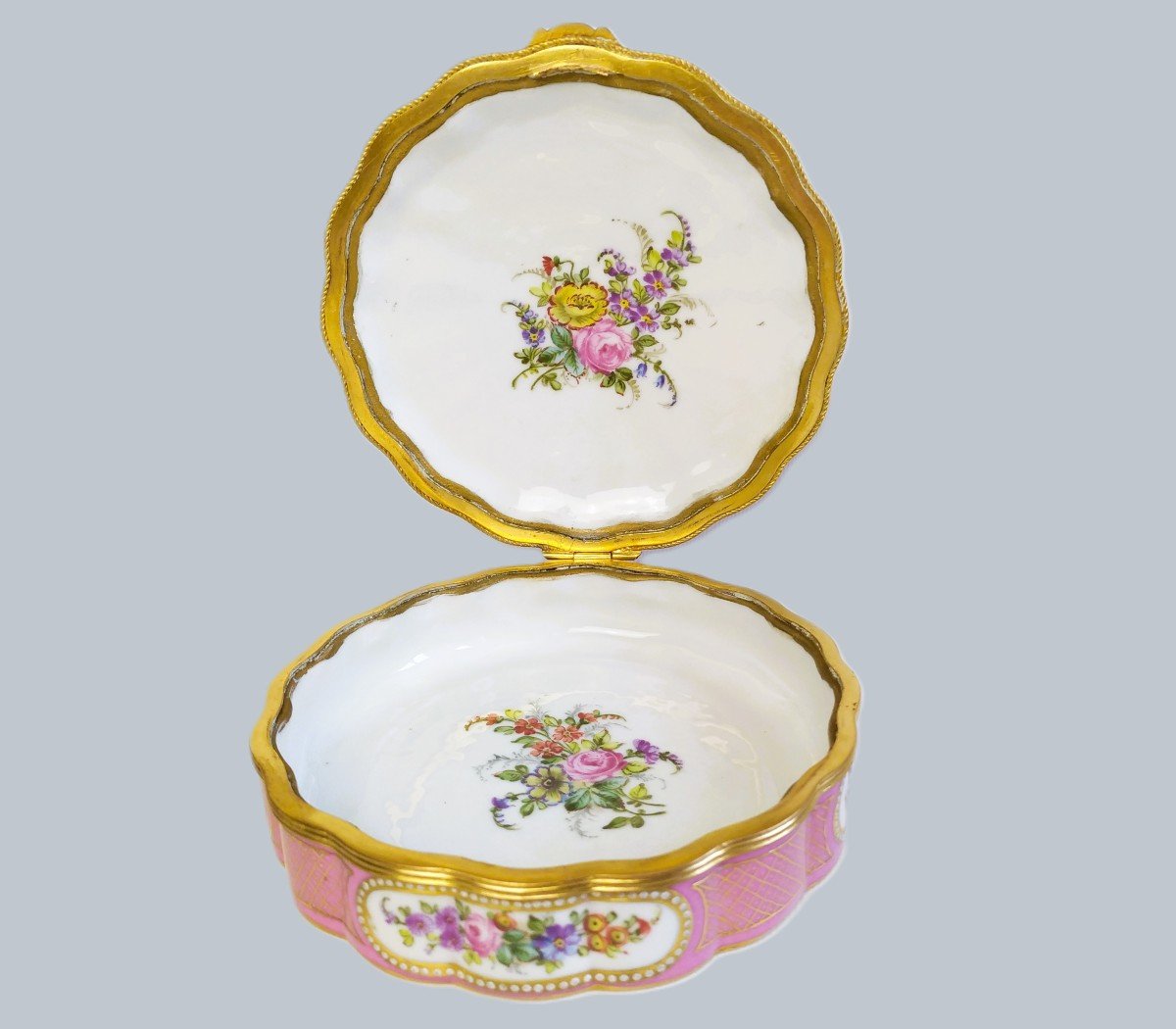  Hand Painted Porcelain Jewelry Box 19th Century-photo-2