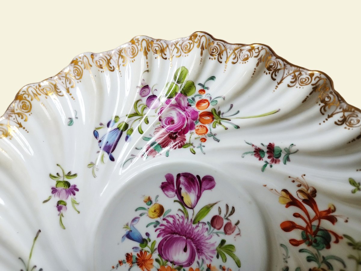 Hand Painted Porcelain Scalloped Bowl From Germany-photo-2