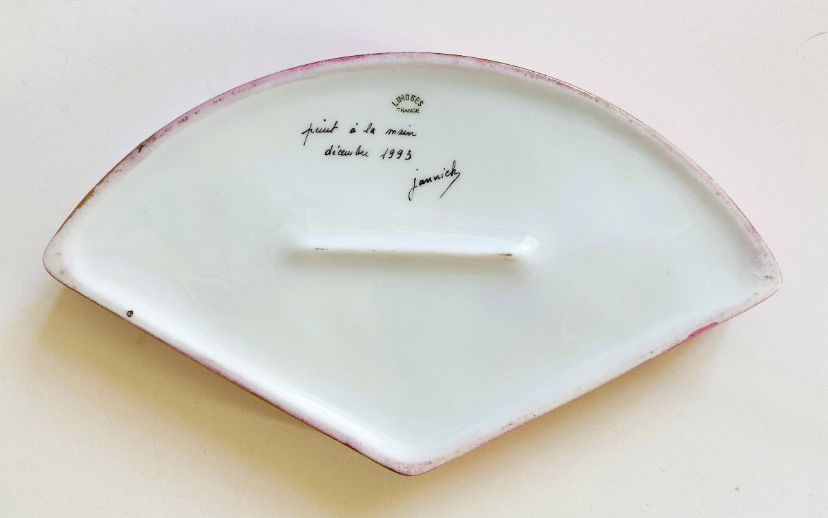 Boîte à bijoux bonbonnière en porcelaine de Limoges peinte à la main signé et daté -photo-4