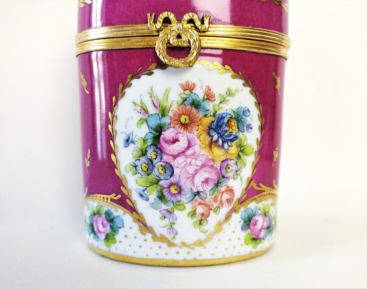Large Hand-painted Porcelain Box-photo-3