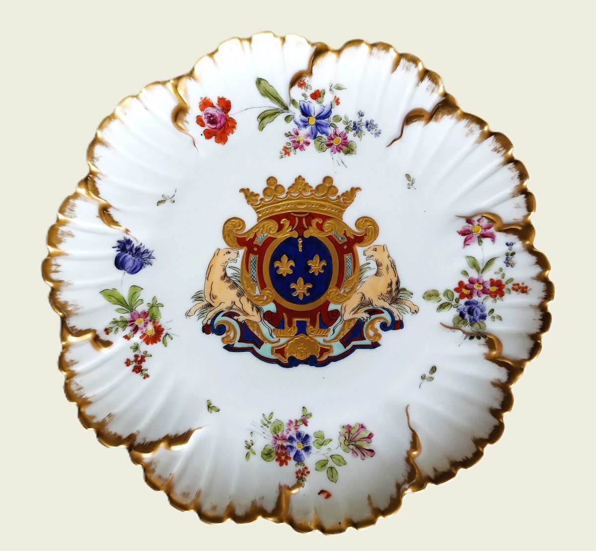 Assiette decorative en porcelaine peinte à la main  allemande