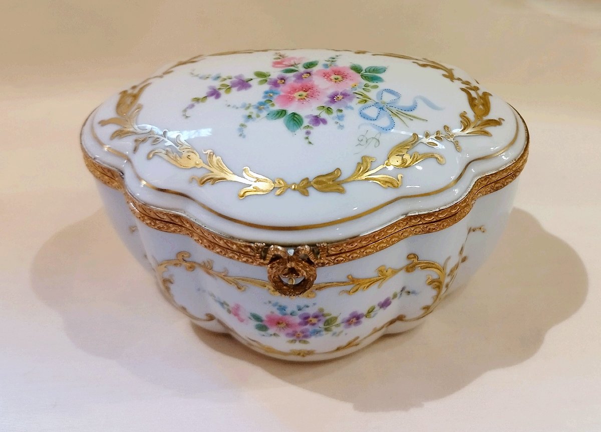 Limoges Boîte à bijoux en Porcelaine Peinte à la main  signé-photo-2