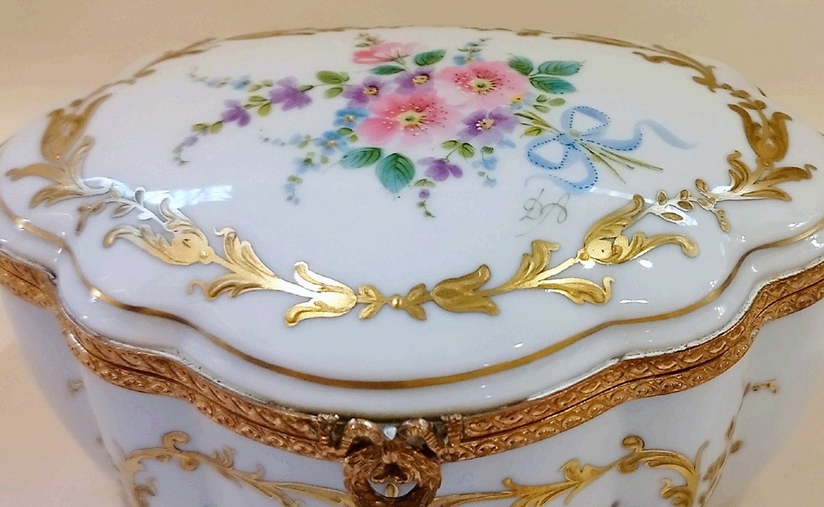 Limoges Boîte à bijoux en Porcelaine Peinte à la main  signé-photo-3