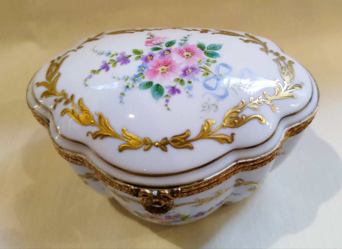 Limoges Boîte à bijoux en Porcelaine Peinte à la main  signé-photo-4