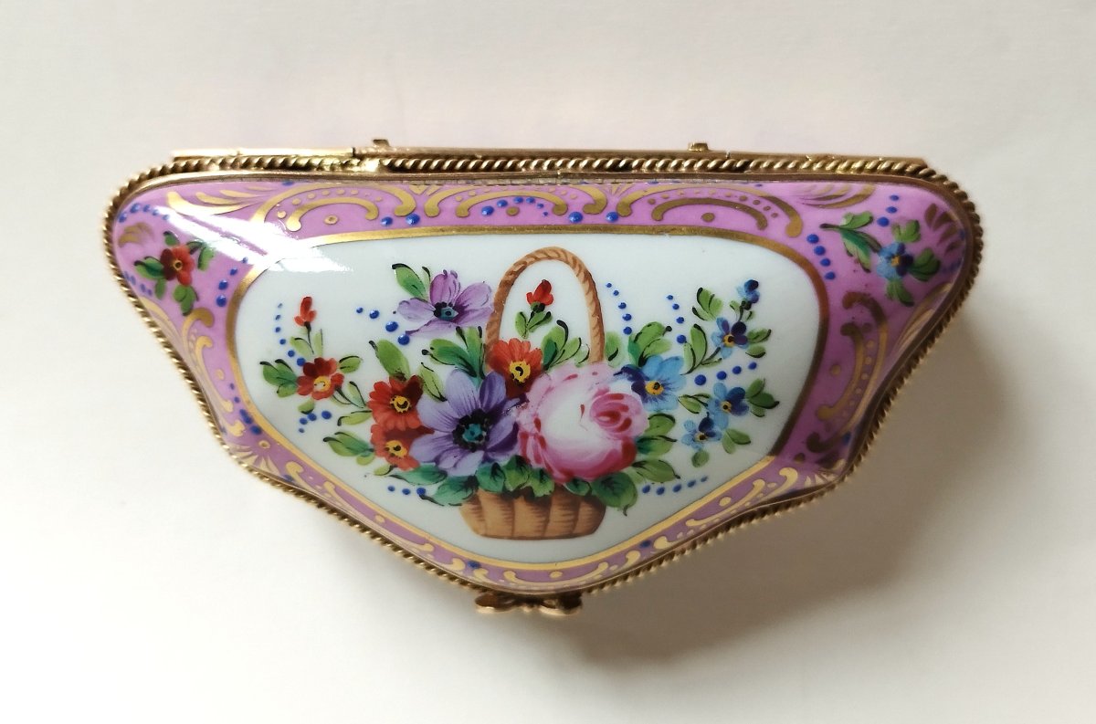 Hand-painted Porcelain Jewelry Box With A Floral Design-photo-4