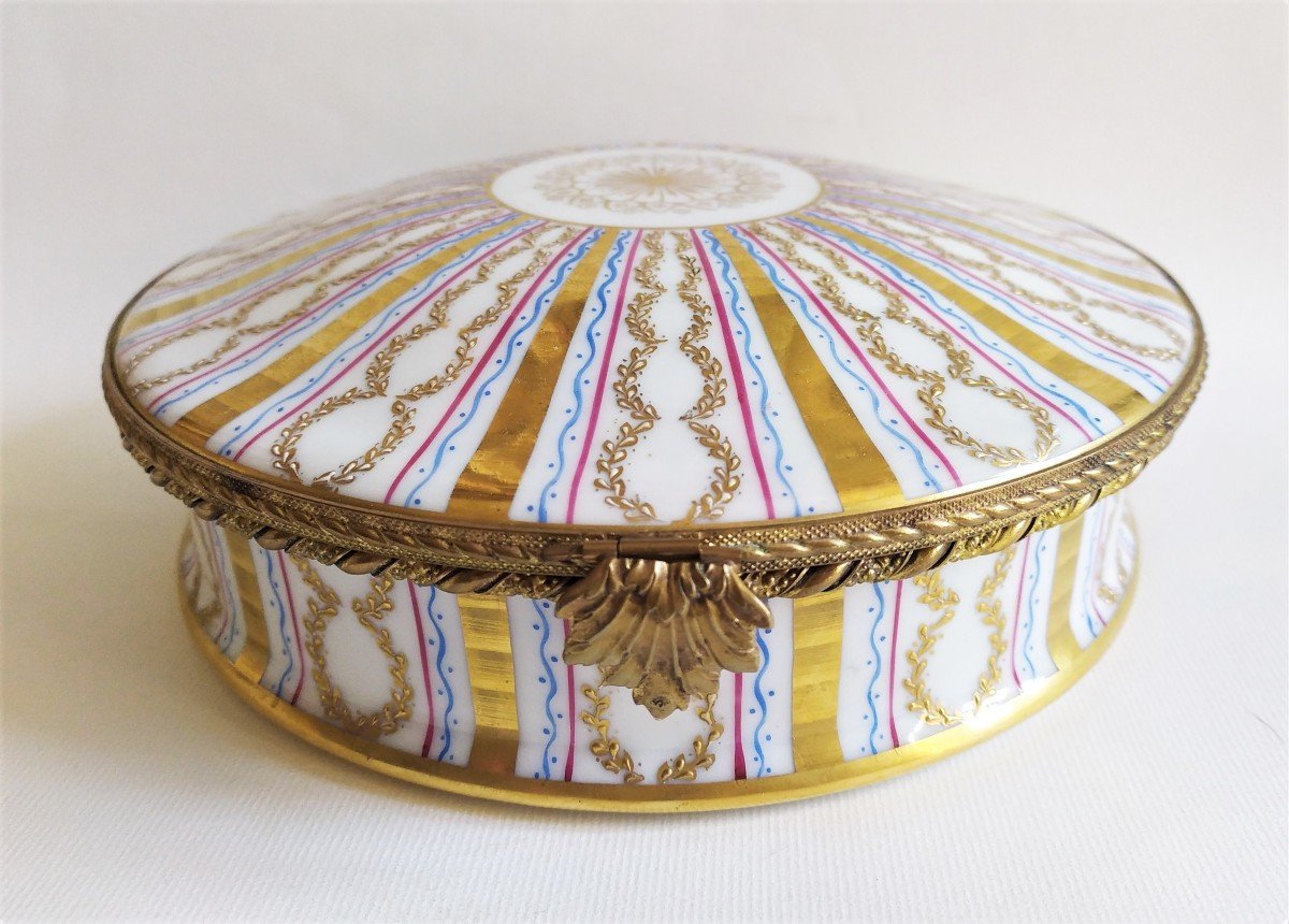 Le Tallec Porcelain Jewelry Box Hand Painted And Gilted 