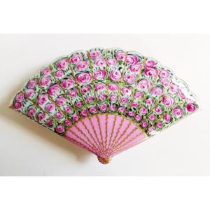 Boîte à bijoux bonbonnière en porcelaine de Limoges peinte à la main signé et daté 