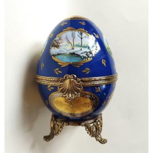 Grand œuf décoratif en porcelaine de Limoges, peint à la main decor quatre saisons