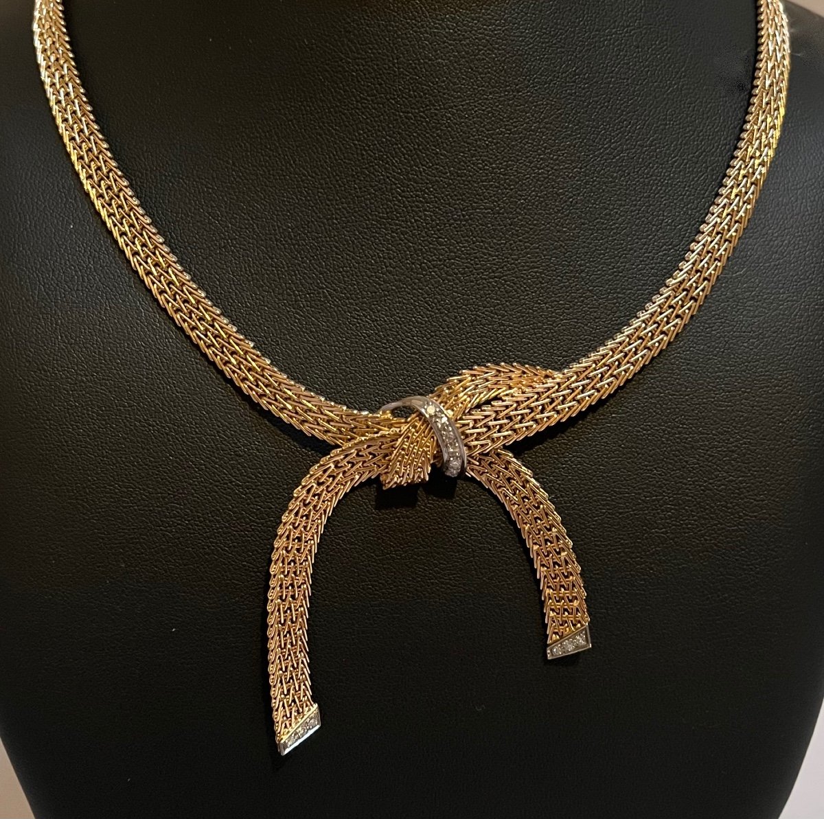 Ribbon Necklace In Gold And Diamonds-photo-4