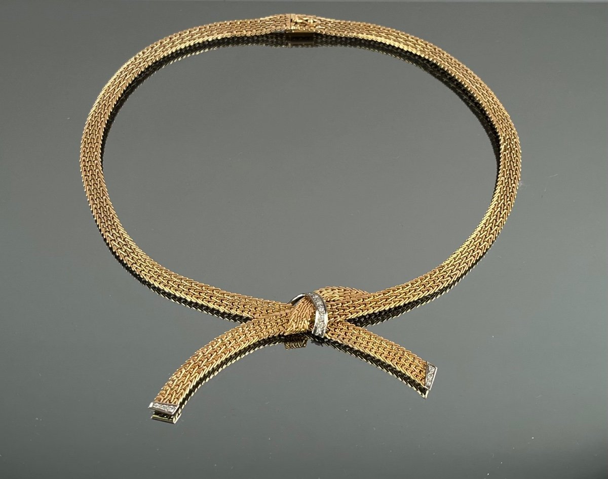 Ribbon Necklace In Gold And Diamonds-photo-6