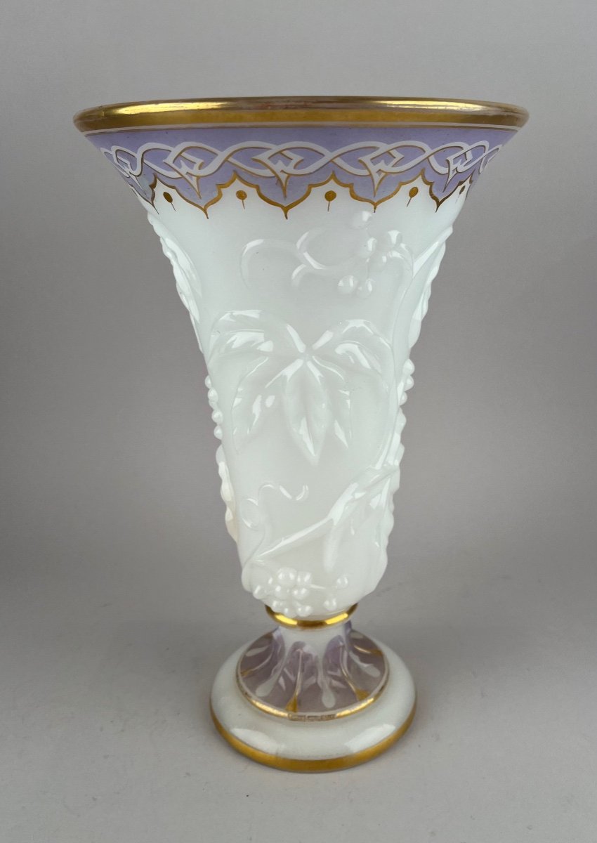 Baccarat. White Opaline Vase Mould With Purple And Gold Decoration. 1865.-photo-1