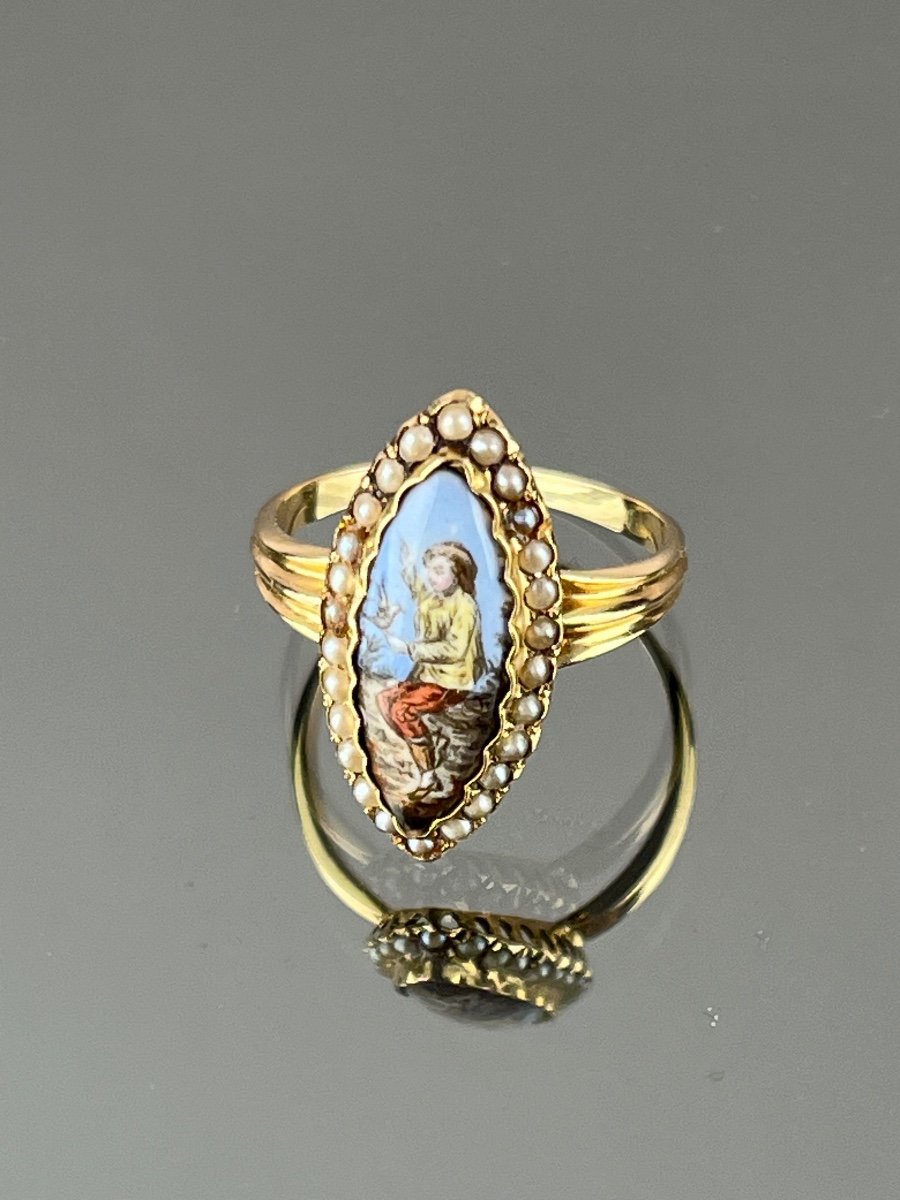 Marquise Ring In Enameled Gold And Fine Pearls From The 19th Century