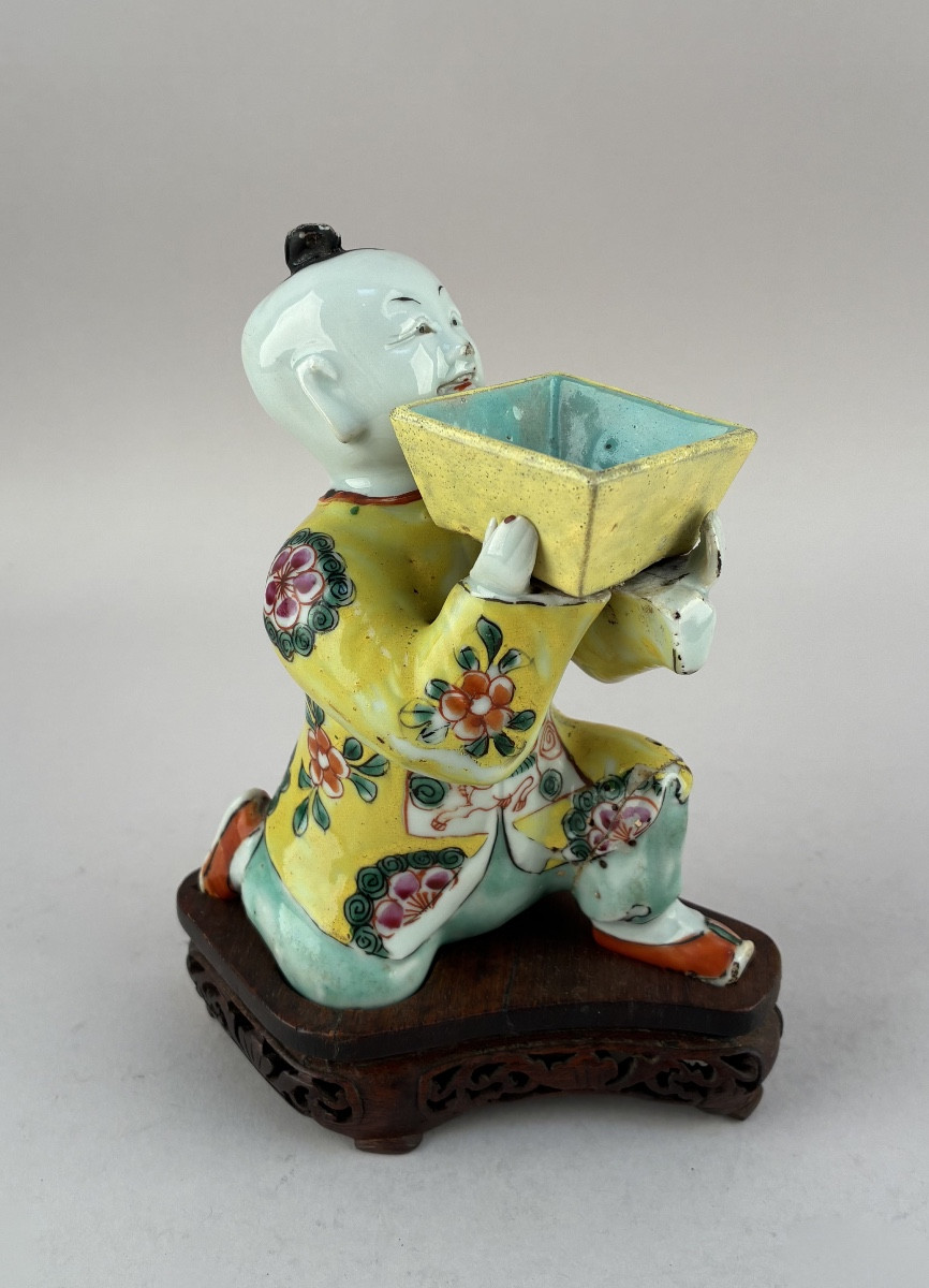 Personnage chinois en porcelaine  de Chine Fin du XVIIIème siècle.