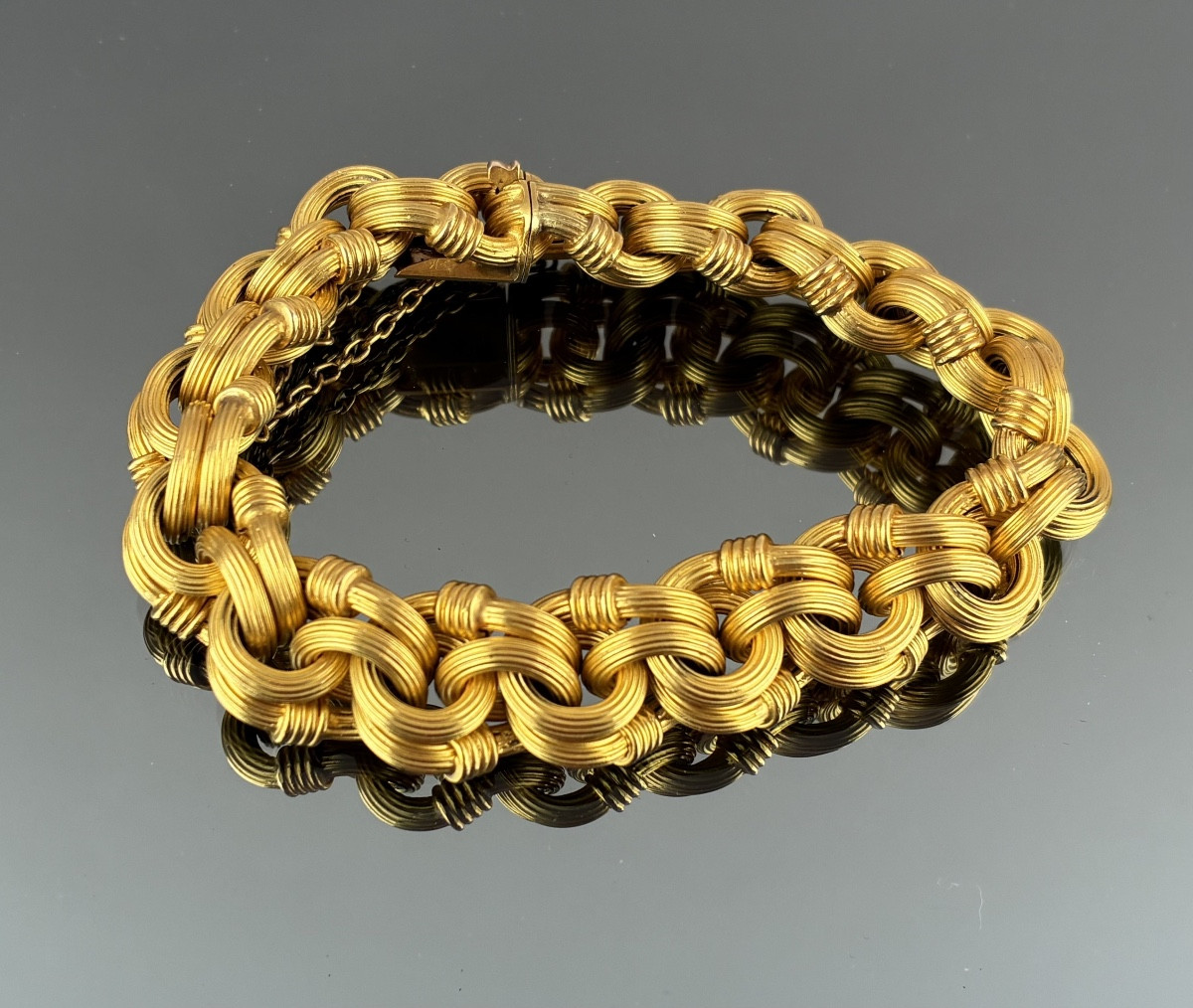 Bracelet en or jaune à mailles nouées de la deuxième moitié du XIXème siècle-photo-3