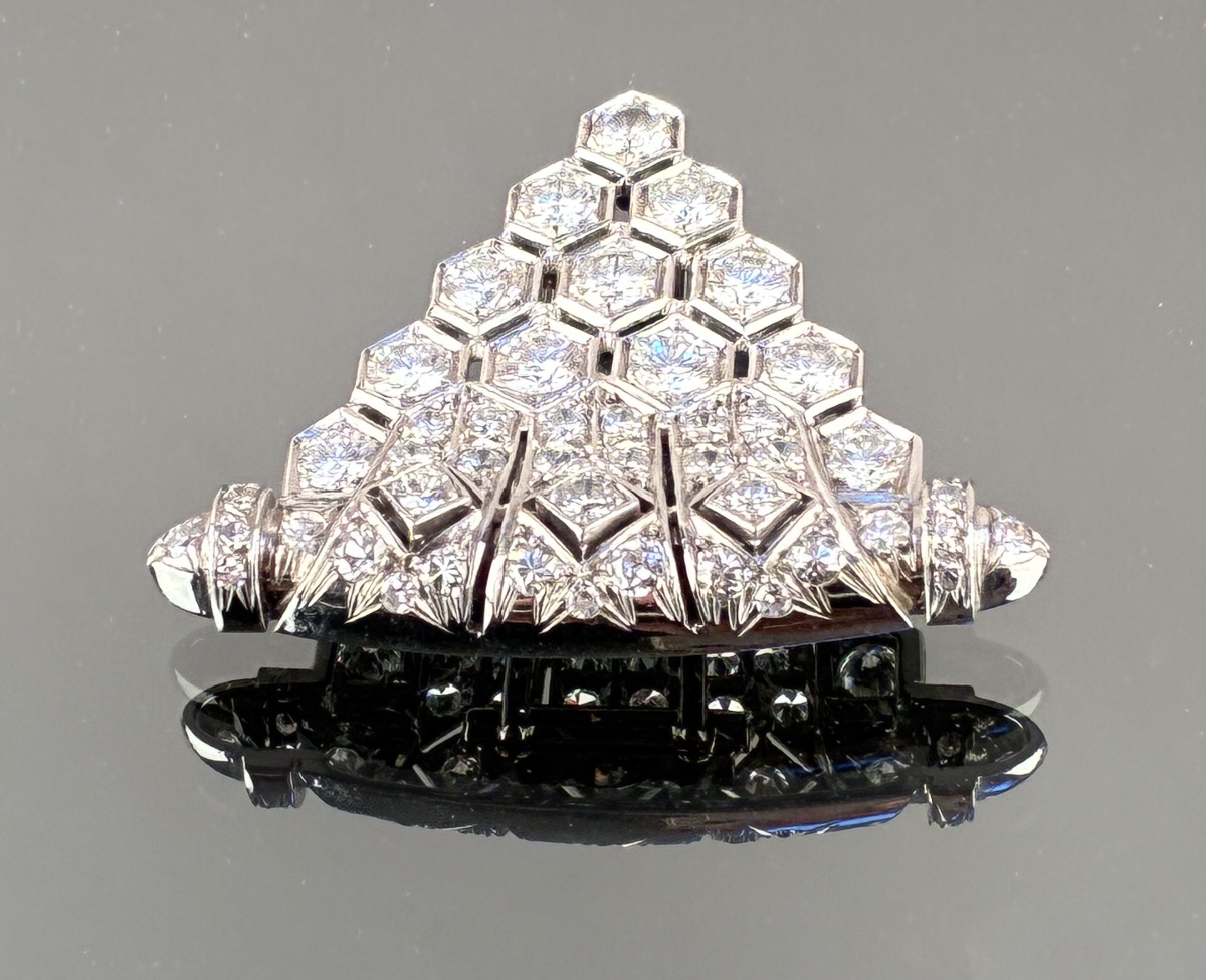 Clip de revers  en or gris et diamants d'époque 1930-1940-photo-3