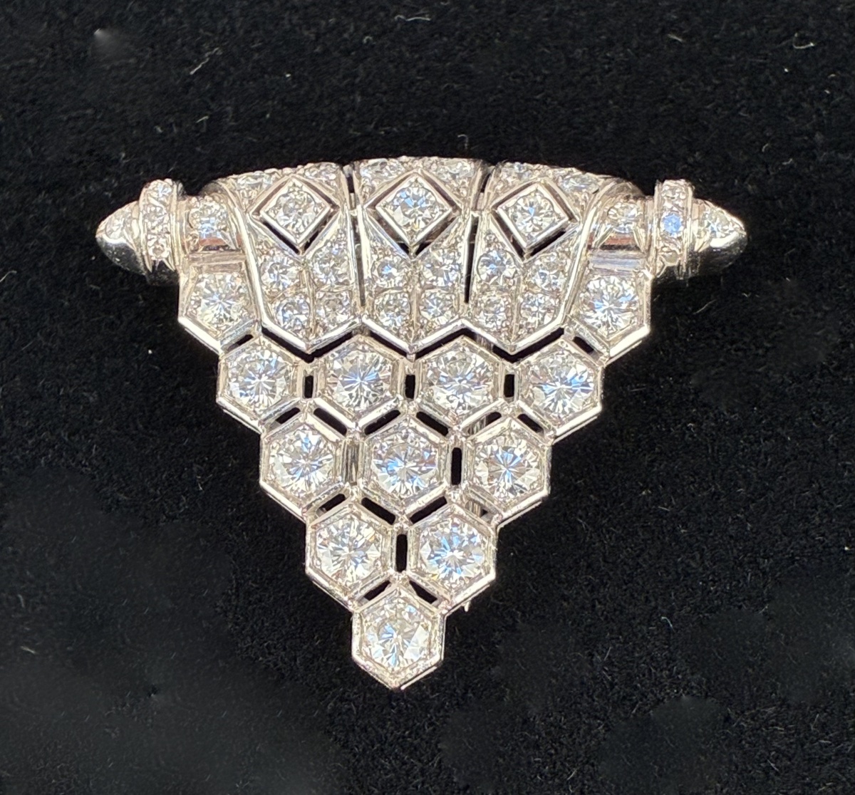 Clip de revers  en or gris et diamants d'époque 1930-1940-photo-2