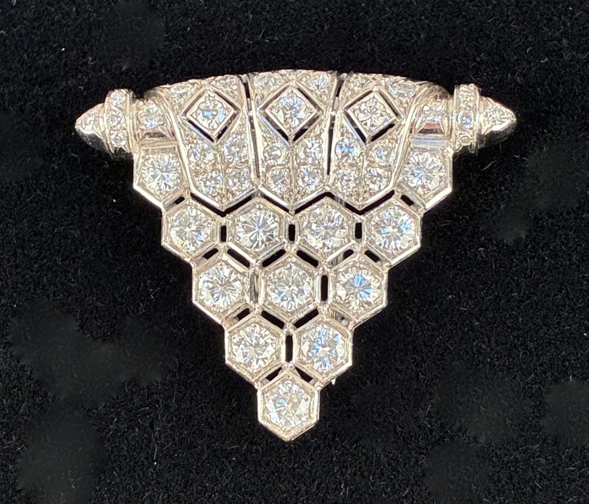 Clip de revers  en or gris et diamants d'époque 1930-1940-photo-3