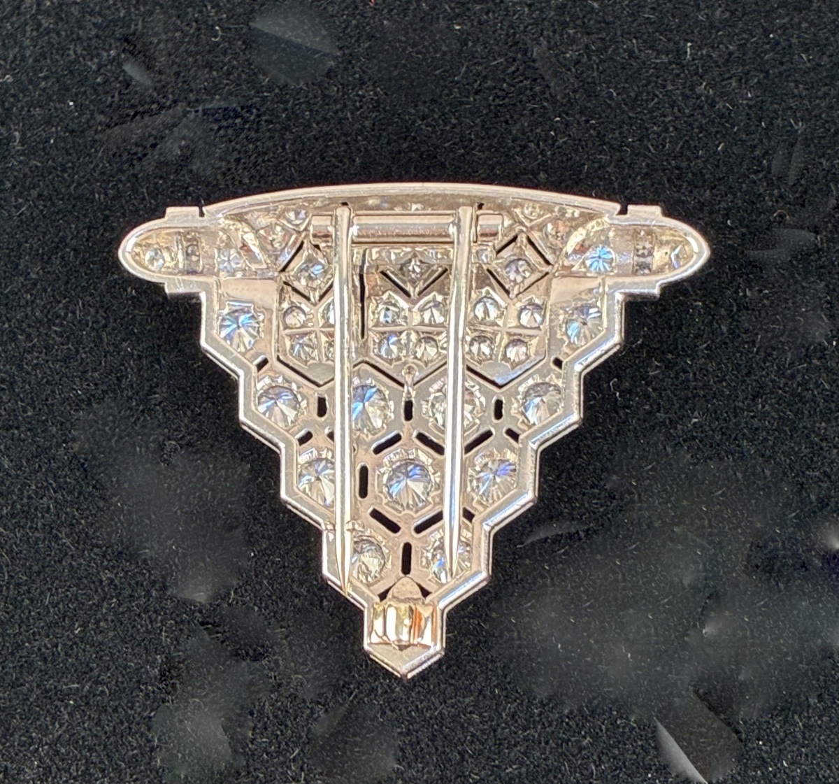 Clip de revers  en or gris et diamants d'époque 1930-1940-photo-4