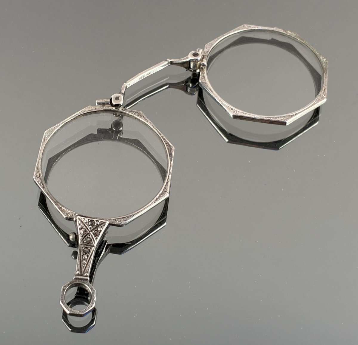 Silver-plated Metal And Marcasite Hand-shaped Pendant-photo-1