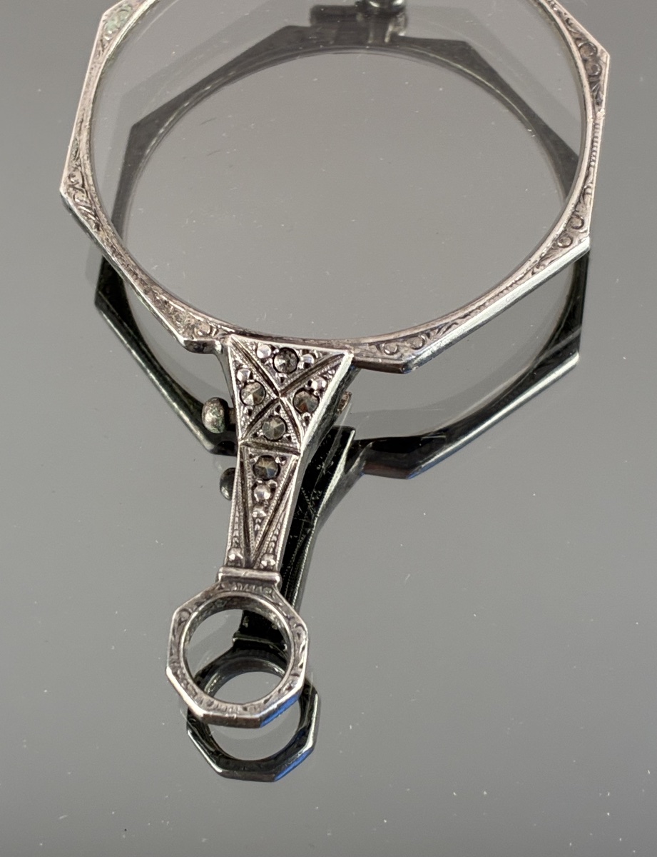 Silver-plated Metal And Marcasite Hand-shaped Pendant-photo-2