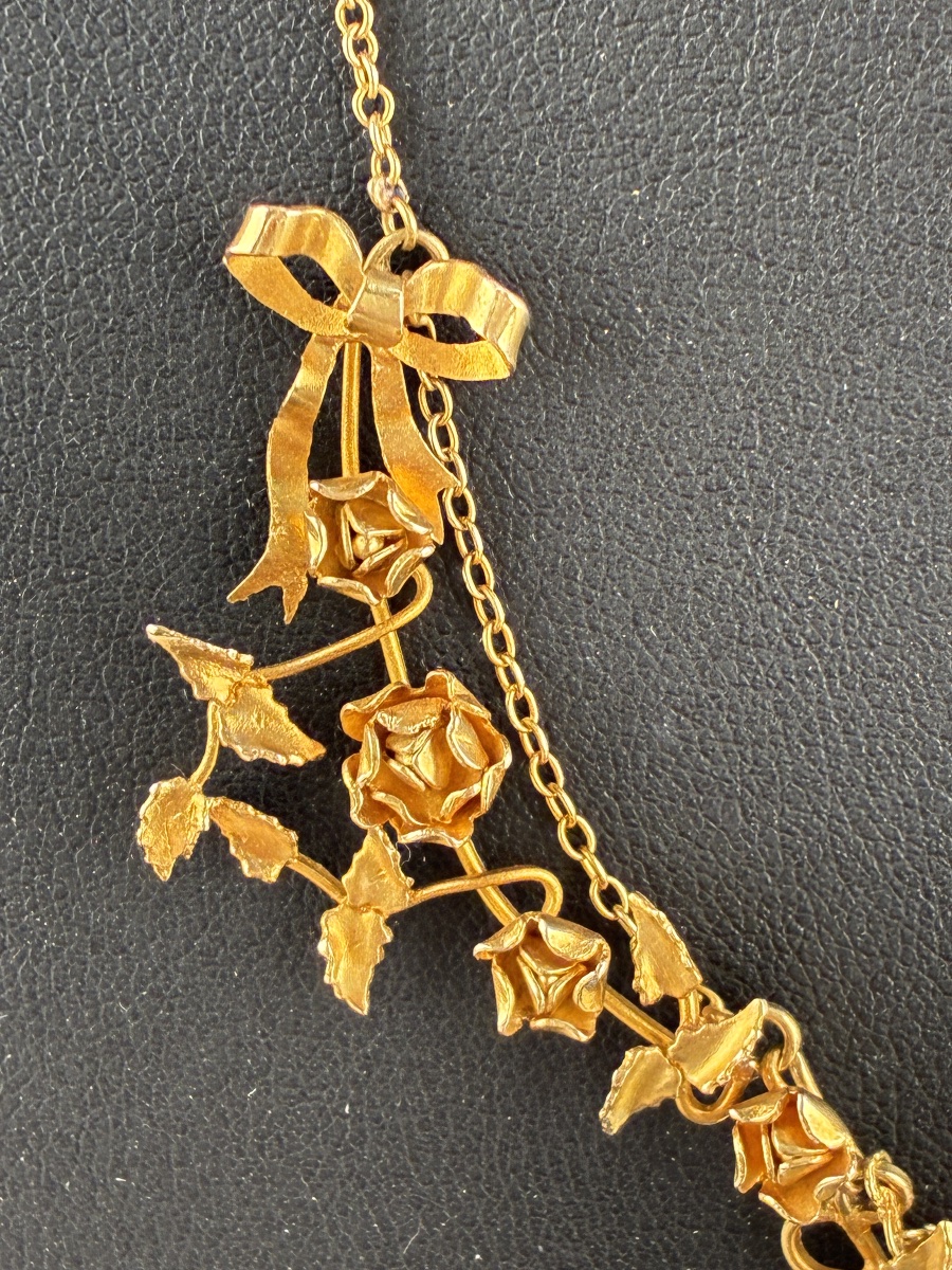 Collier draperie en or rose avec des guirlandes de roses , Belle époque.-photo-4