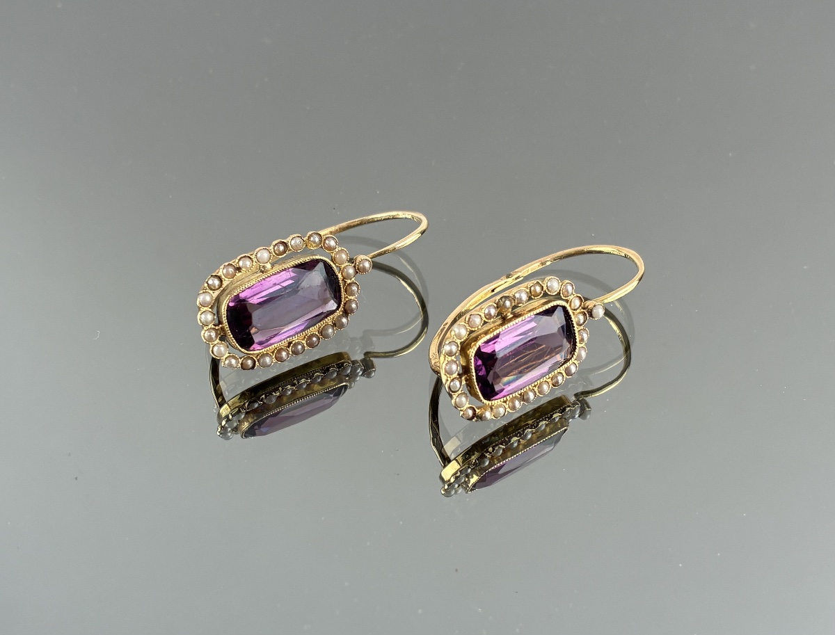 Paire de boucles d'oreilles en or , pierres mauves et perles  du XIXème siècle