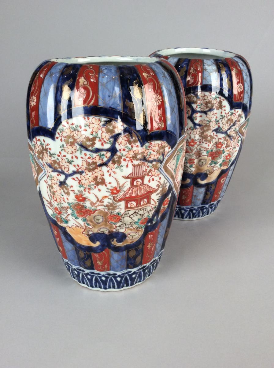 Paire De Vases En Porcelaine Du Japon Du XIXème Siècle