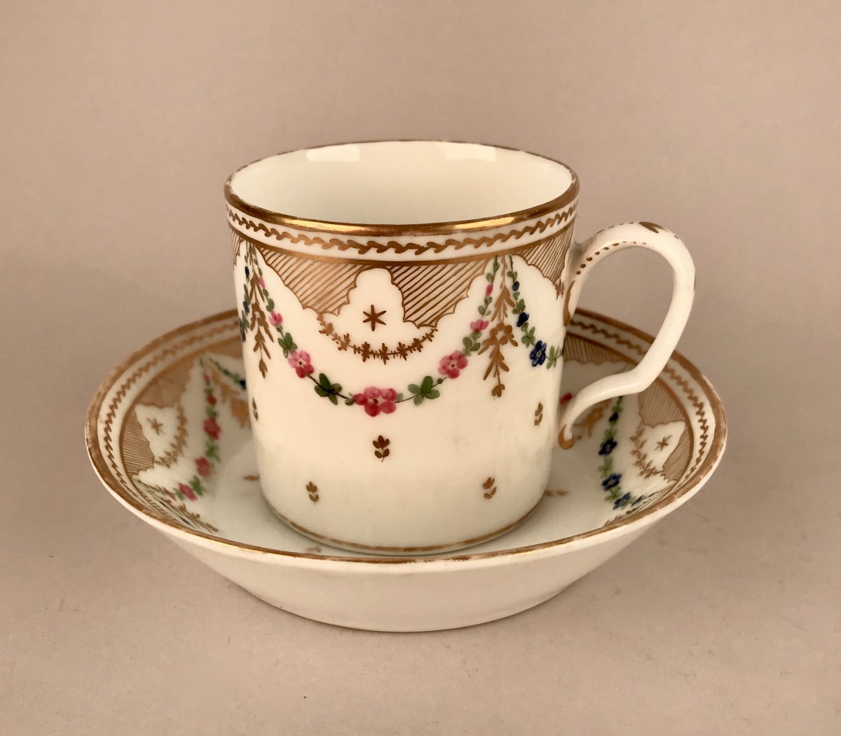 NAST. Tasse En Porcelaine XIXème siècle