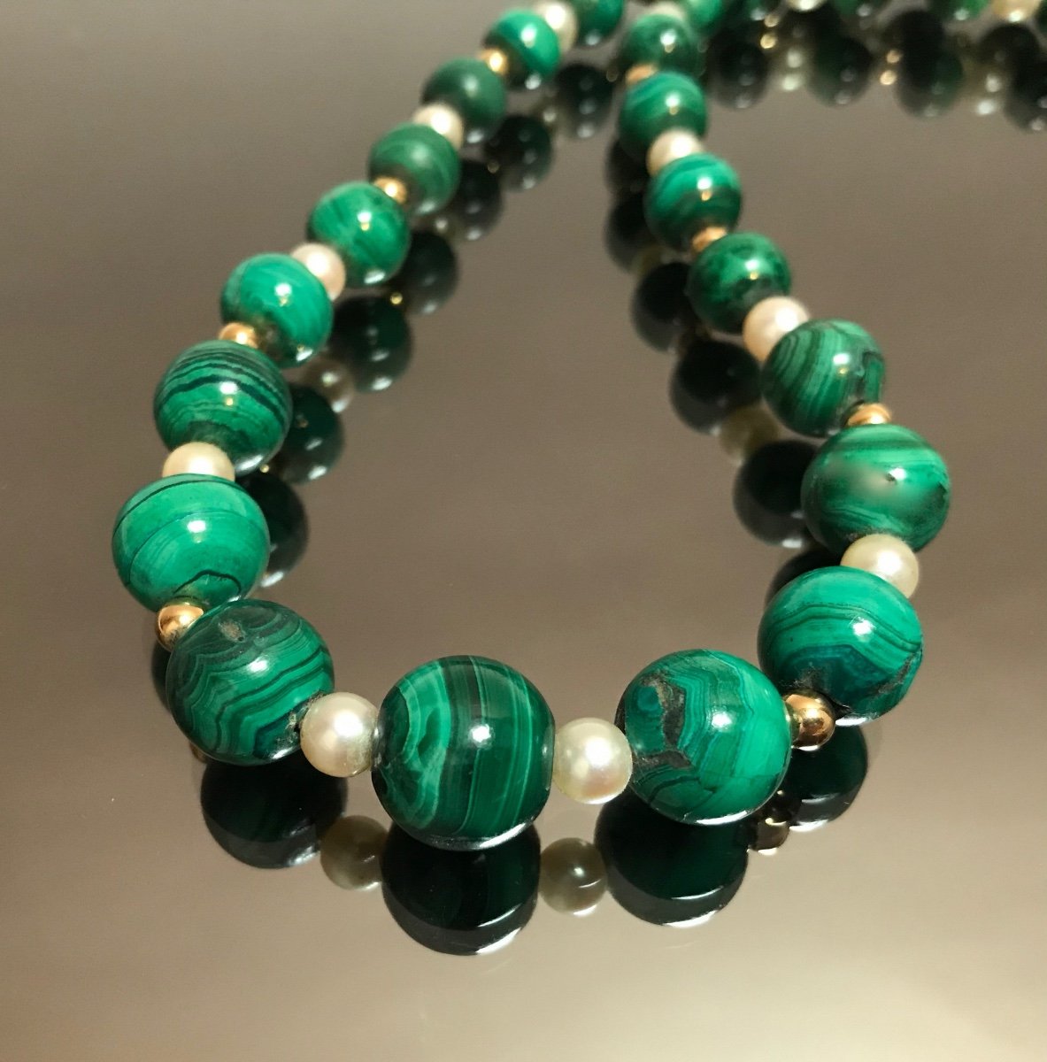 Necklace In Malachite Beads, Golden Beads And Pearls-photo-3