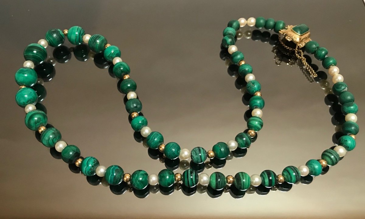 Necklace In Malachite Beads, Golden Beads And Pearls