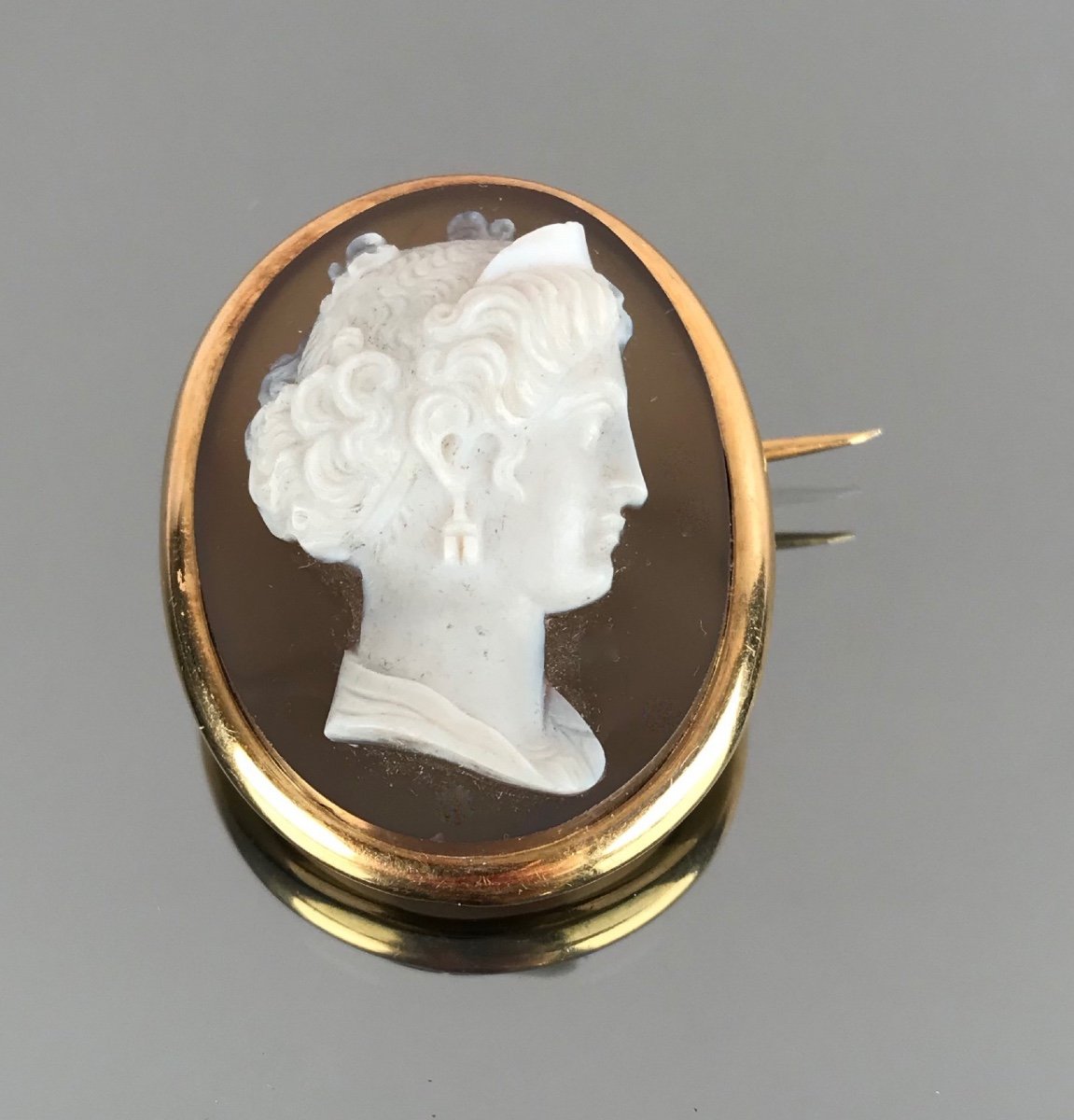 Broche En  Or Sertie d'Un Camée  Tête De Femme  d'époque Napoléon III 