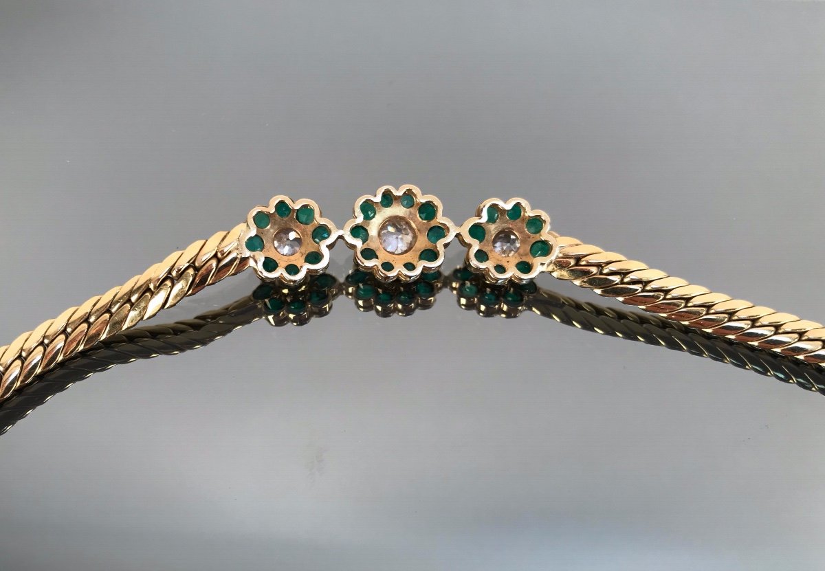 Gold Necklace With Three Flowers In Diamonds And Emeralds-photo-3