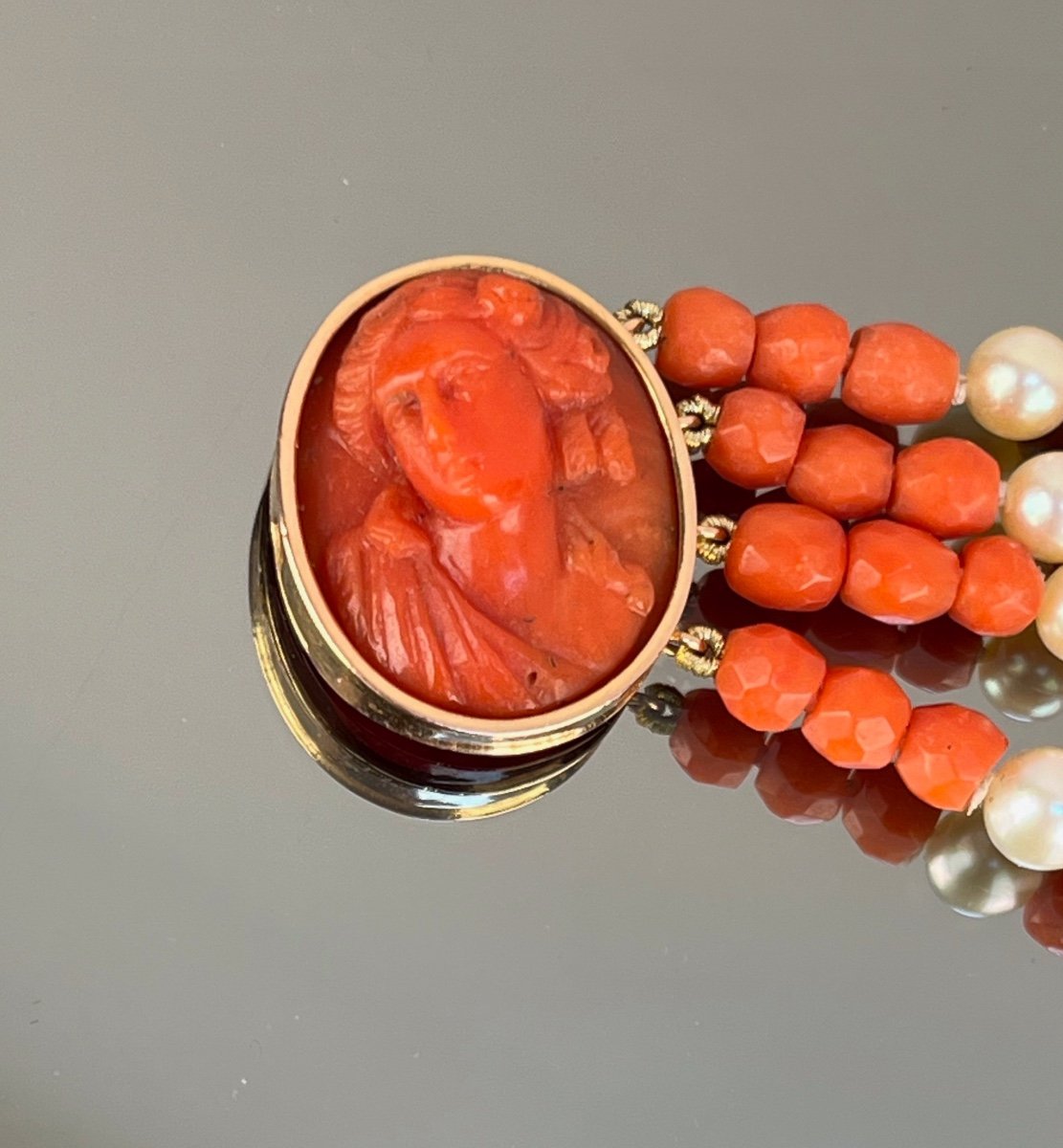 Bracelet en corail et perles avec camée d'époque Restauration Louis-Philippe-photo-1