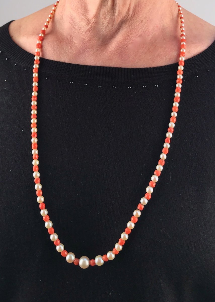 Necklace Of Cultured Pearls And Coral Pearls Clasp In Gold-photo-2