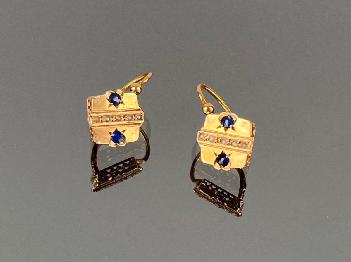 Paire De Boucles d'Oreilles En Or, Perles Fines Et Pierres Bleues Du Début Du XXème Siècle